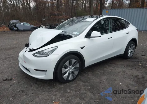 2022 Tesla Model Y Long Range Dual Motor All-Wheel Drive z USA, uszkodzony, nr VIN 7SAYGDEE3NF354410